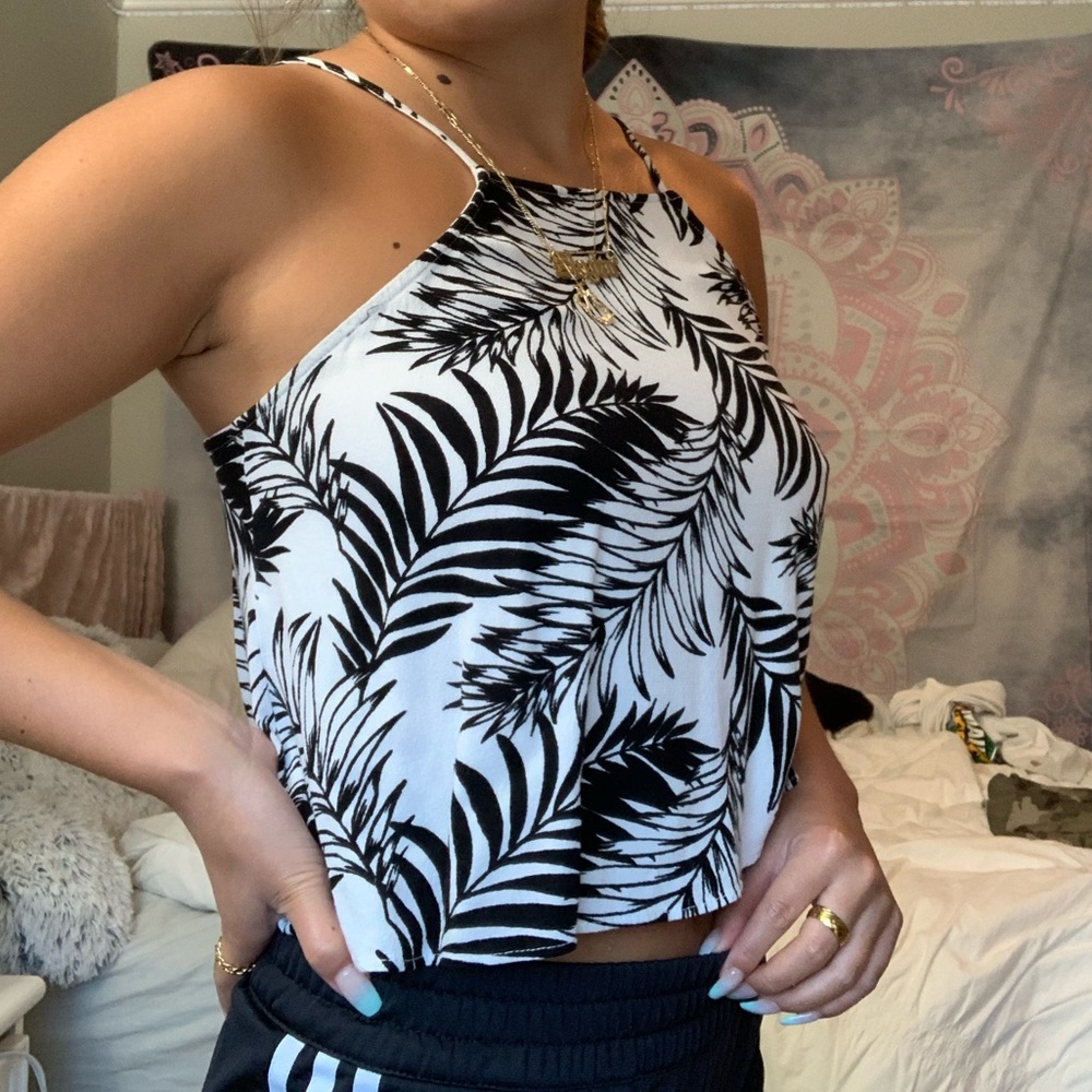 Kendall&kylie cropped flowy top